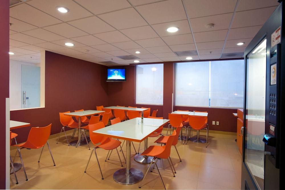 City Express Junior By Marriott Toluca Aeropuerto Exterior photo