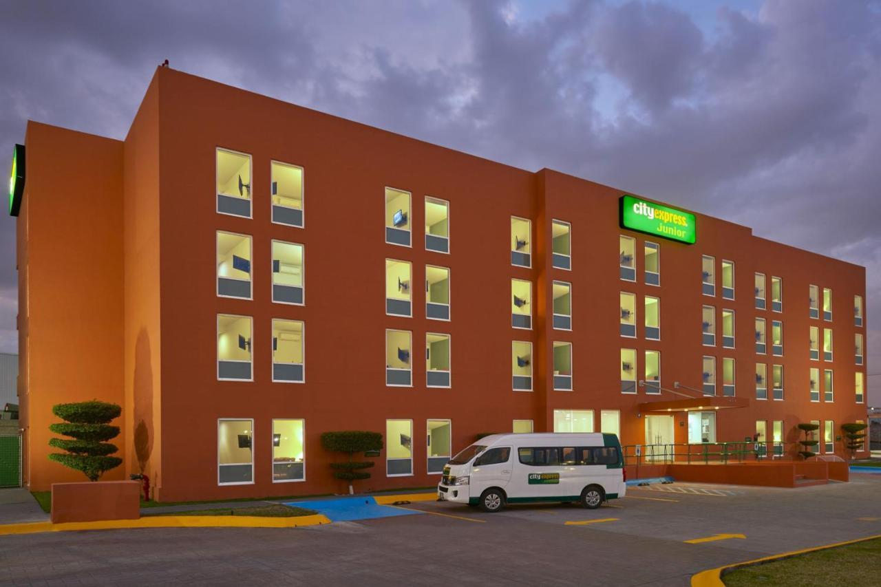 City Express Junior By Marriott Toluca Aeropuerto Exterior photo