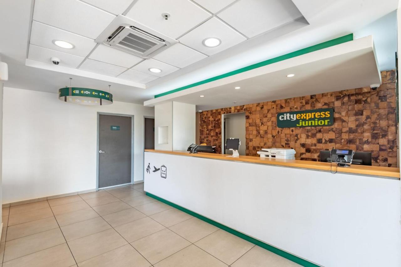 City Express Junior By Marriott Toluca Aeropuerto Exterior photo