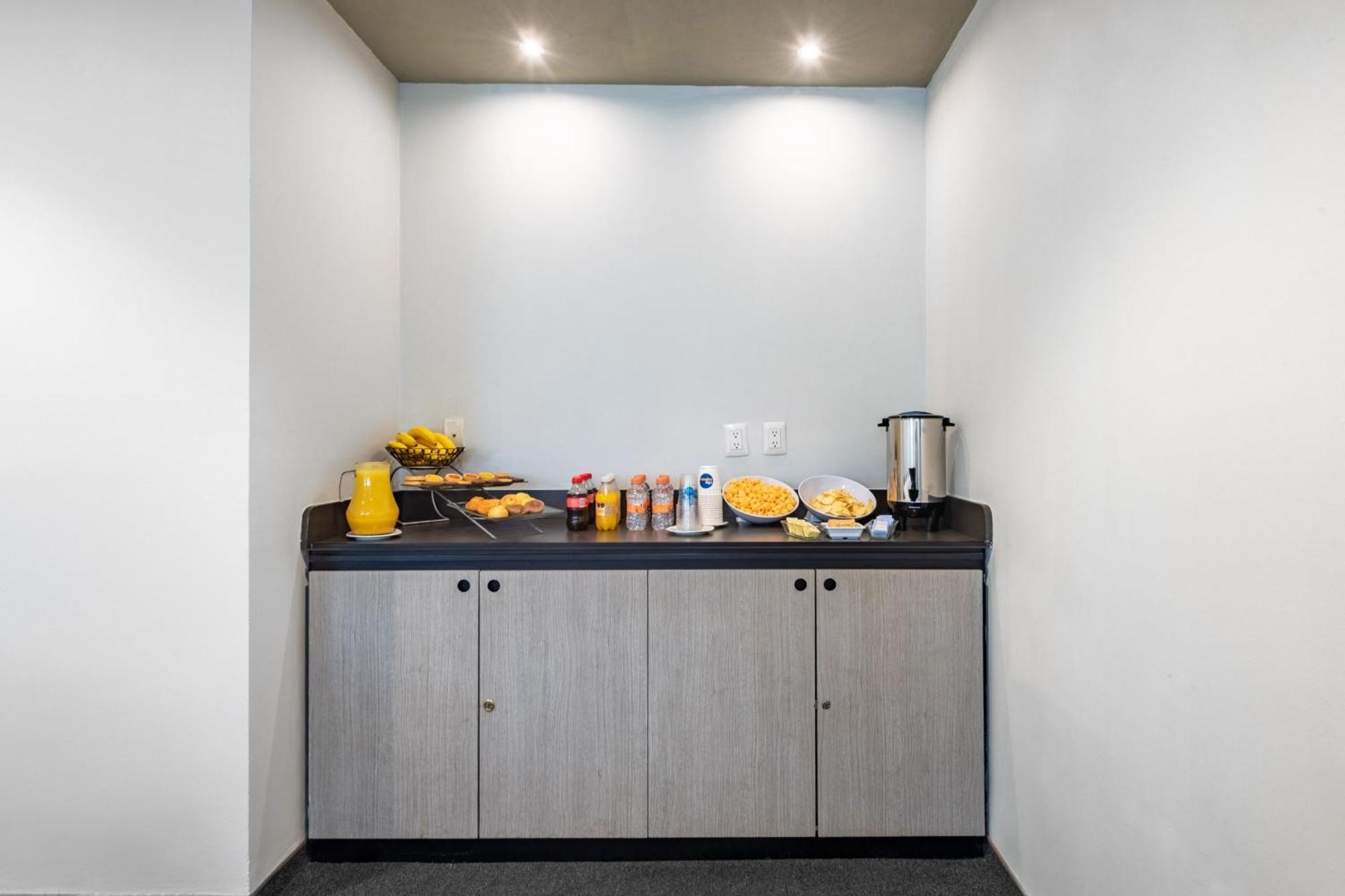 City Express Junior By Marriott Toluca Aeropuerto Exterior photo