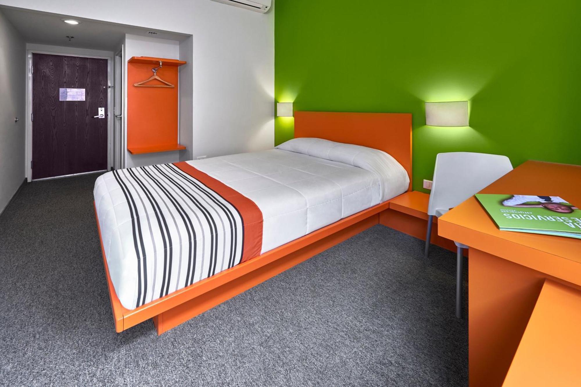 City Express Junior By Marriott Toluca Aeropuerto Exterior photo