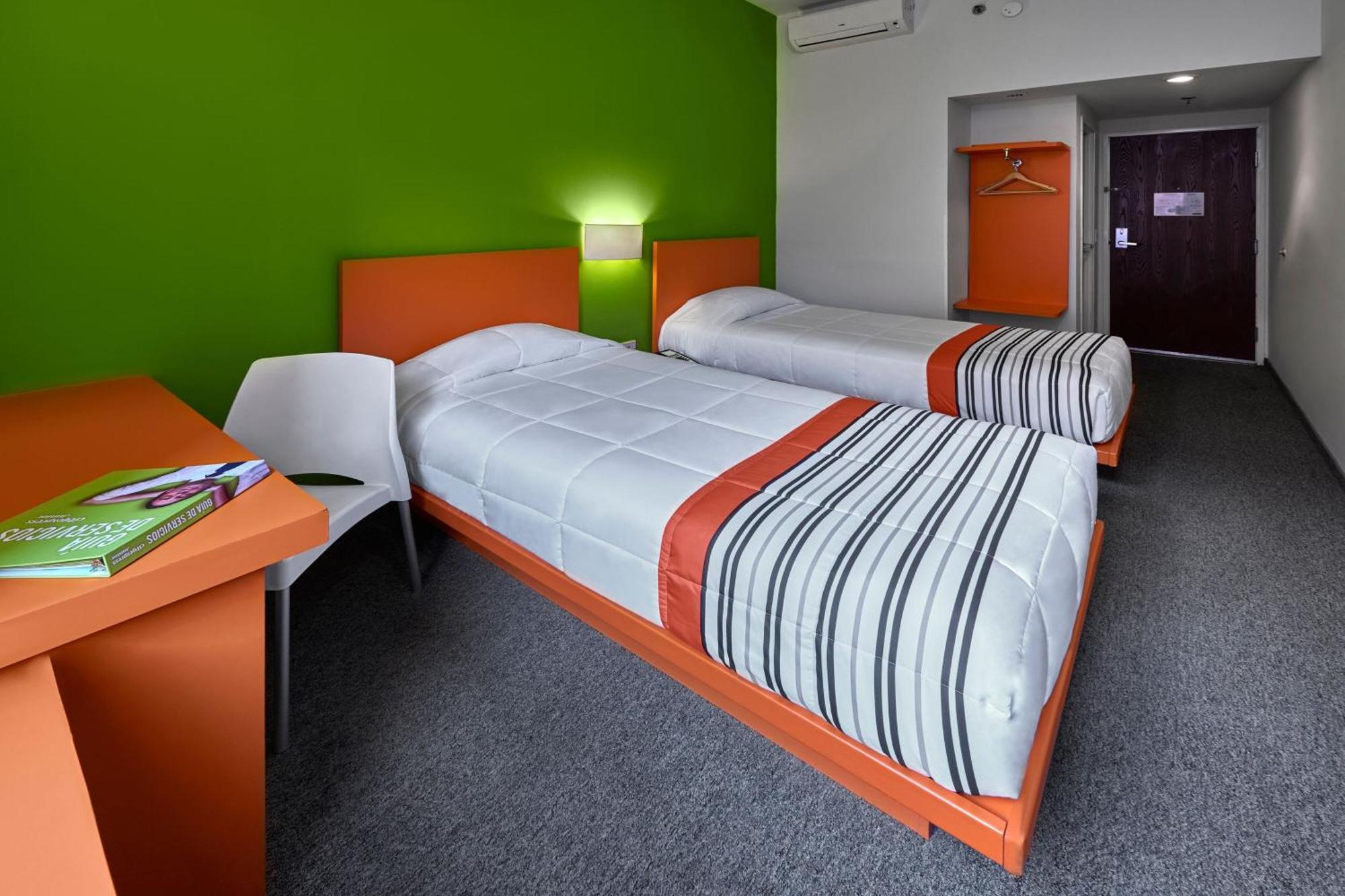 City Express Junior By Marriott Toluca Aeropuerto Exterior photo