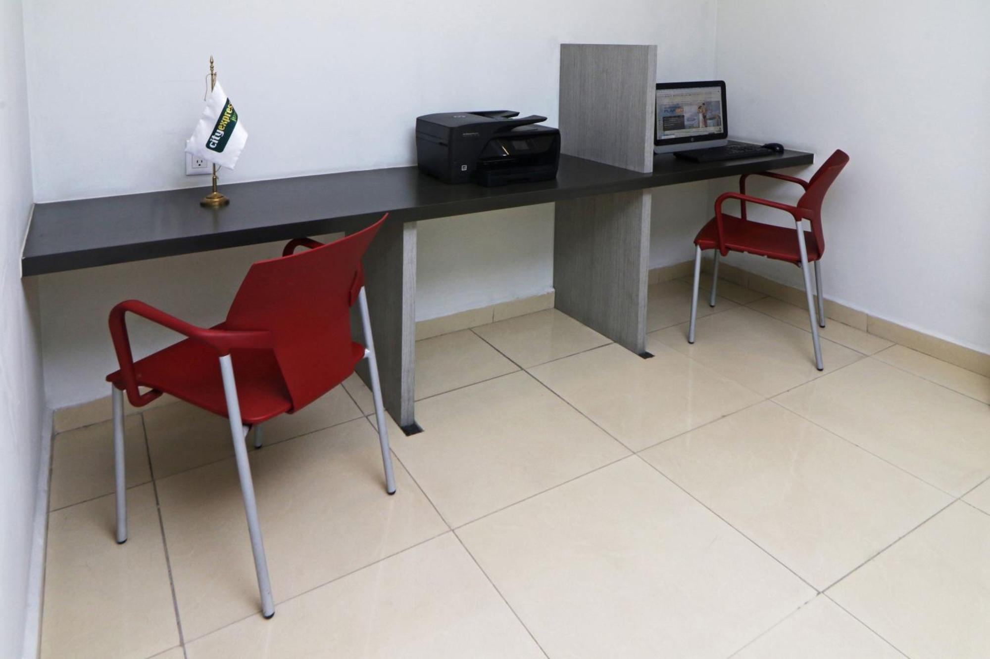 City Express Junior By Marriott Toluca Aeropuerto Exterior photo