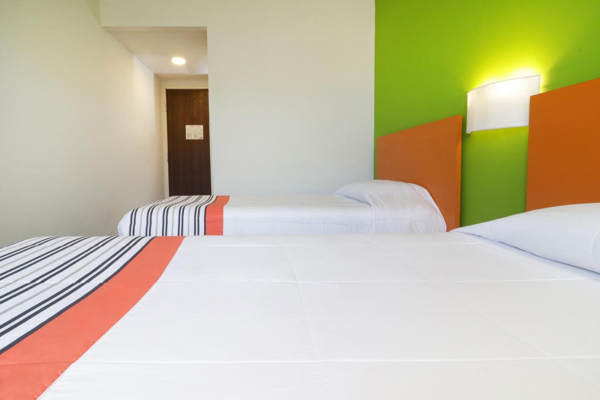 City Express Junior By Marriott Toluca Aeropuerto Exterior photo