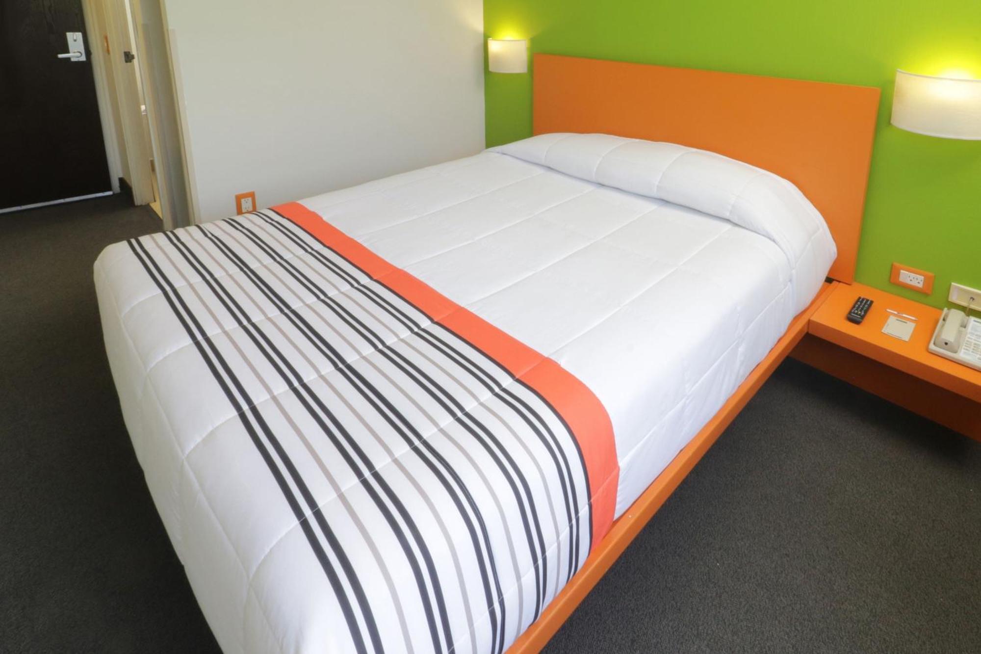 City Express Junior By Marriott Toluca Aeropuerto Exterior photo