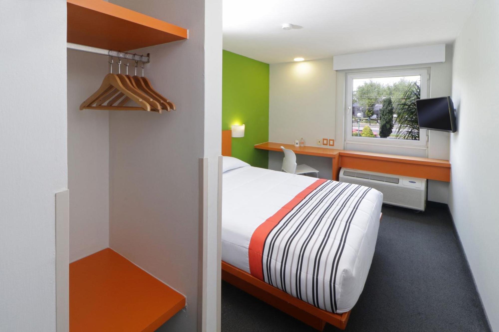 City Express Junior By Marriott Toluca Aeropuerto Exterior photo
