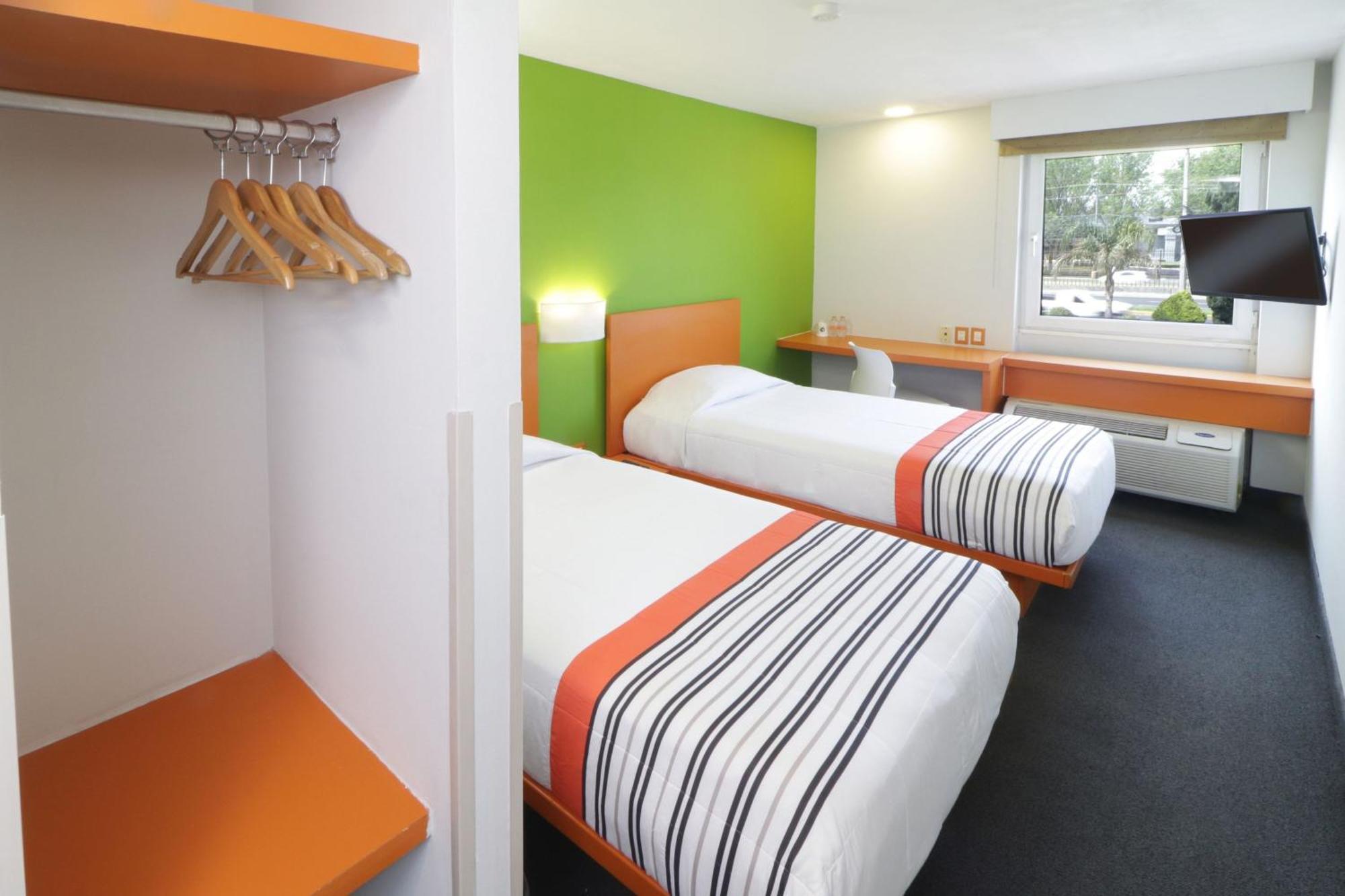 City Express Junior By Marriott Toluca Aeropuerto Exterior photo