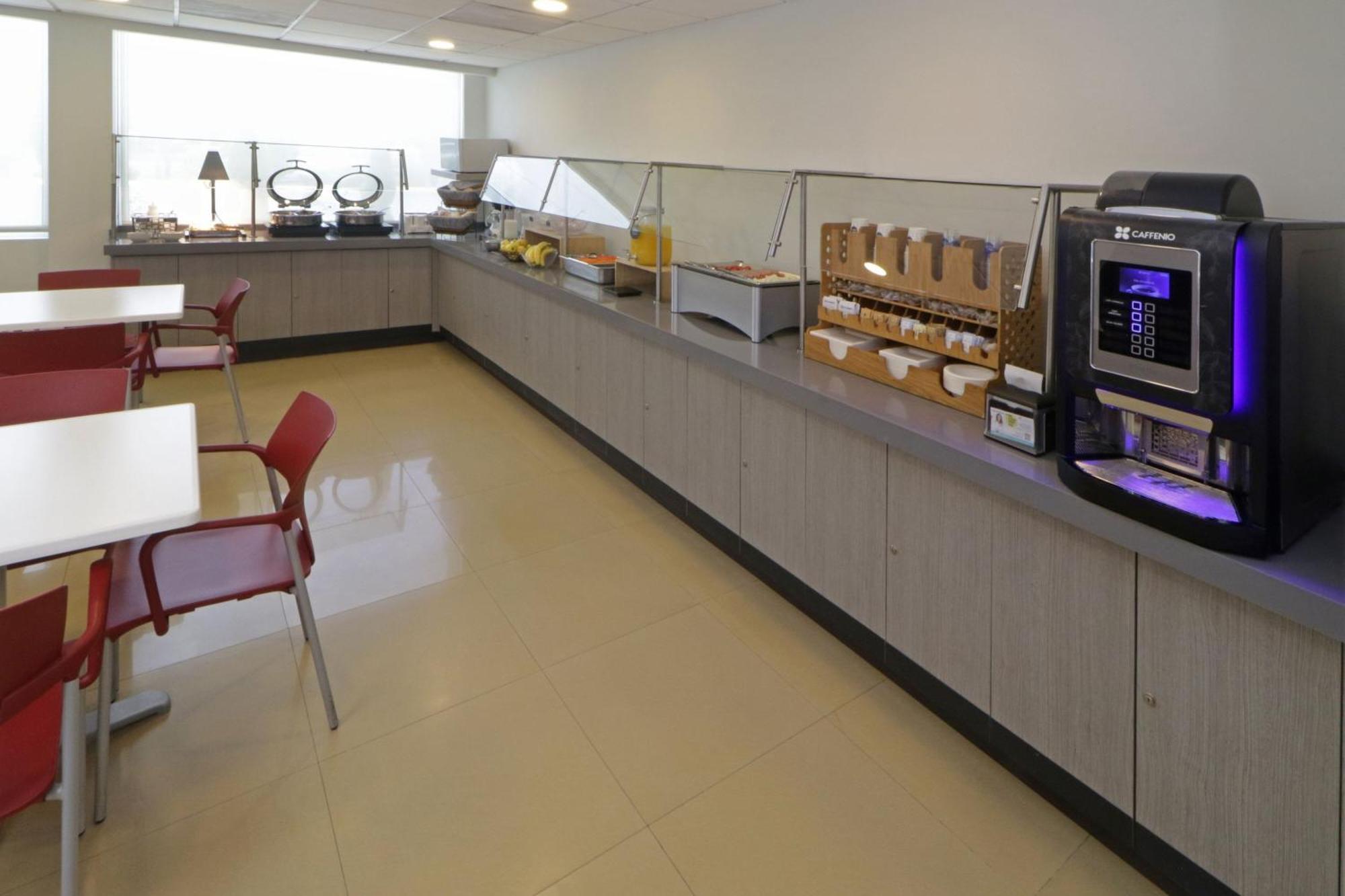 City Express Junior By Marriott Toluca Aeropuerto Exterior photo